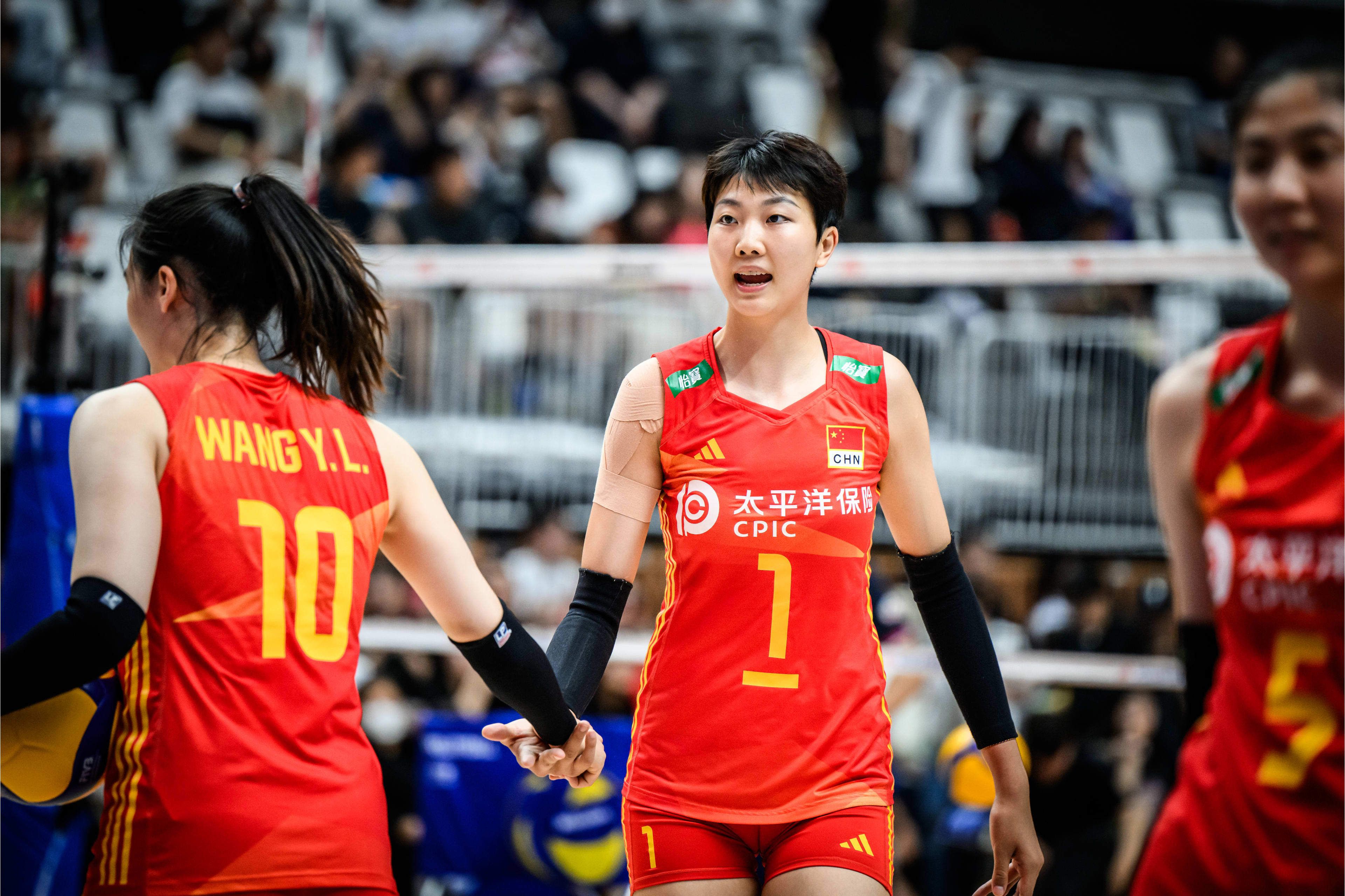 杨若晴接着问：对了，那个方公子，到底什么来头？我看那几个兵士都唯他马首是瞻的样子。